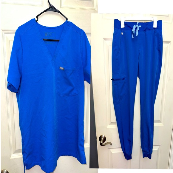 Figs Tops - Woman’s M Figs Royal Blue scrub set - single pocket jogger style